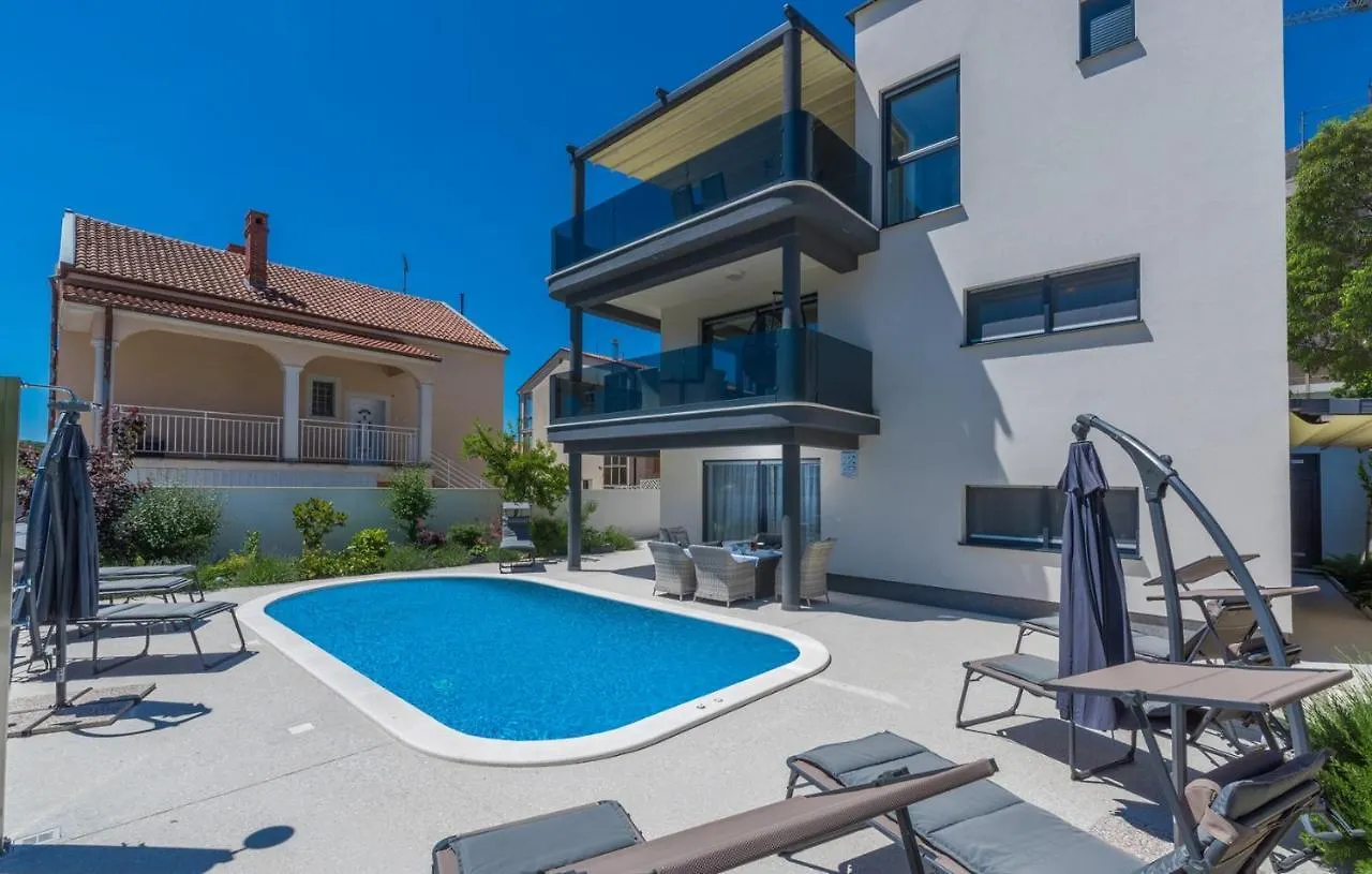 Modern Apartments With Shared Pool Near The Sea Pula Croatia