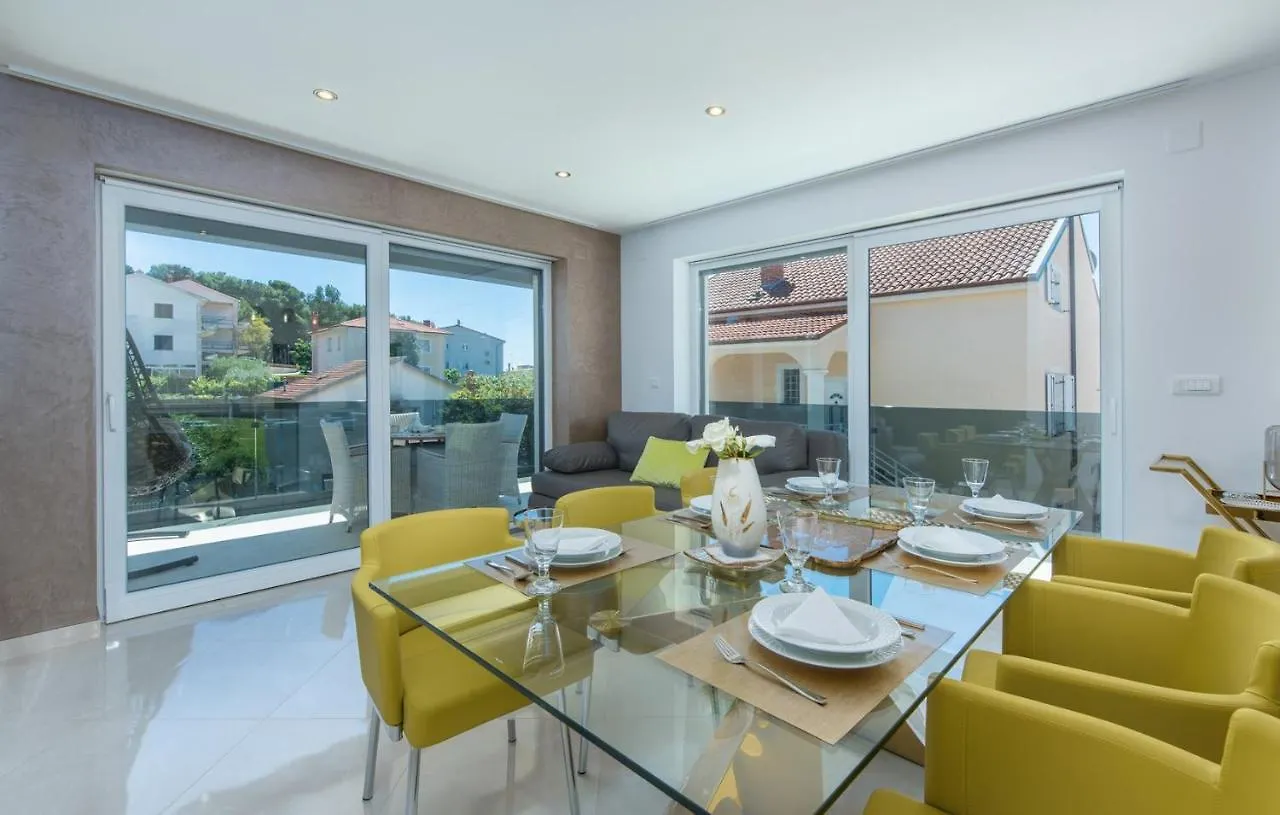 Modern Apartments With Shared Pool Near The Sea Pula Guest house