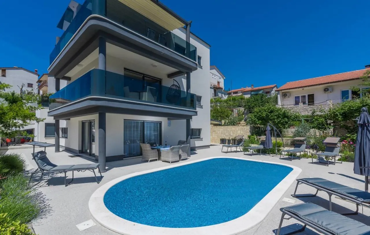 Modern Apartments With Shared Pool Near The Sea Pula