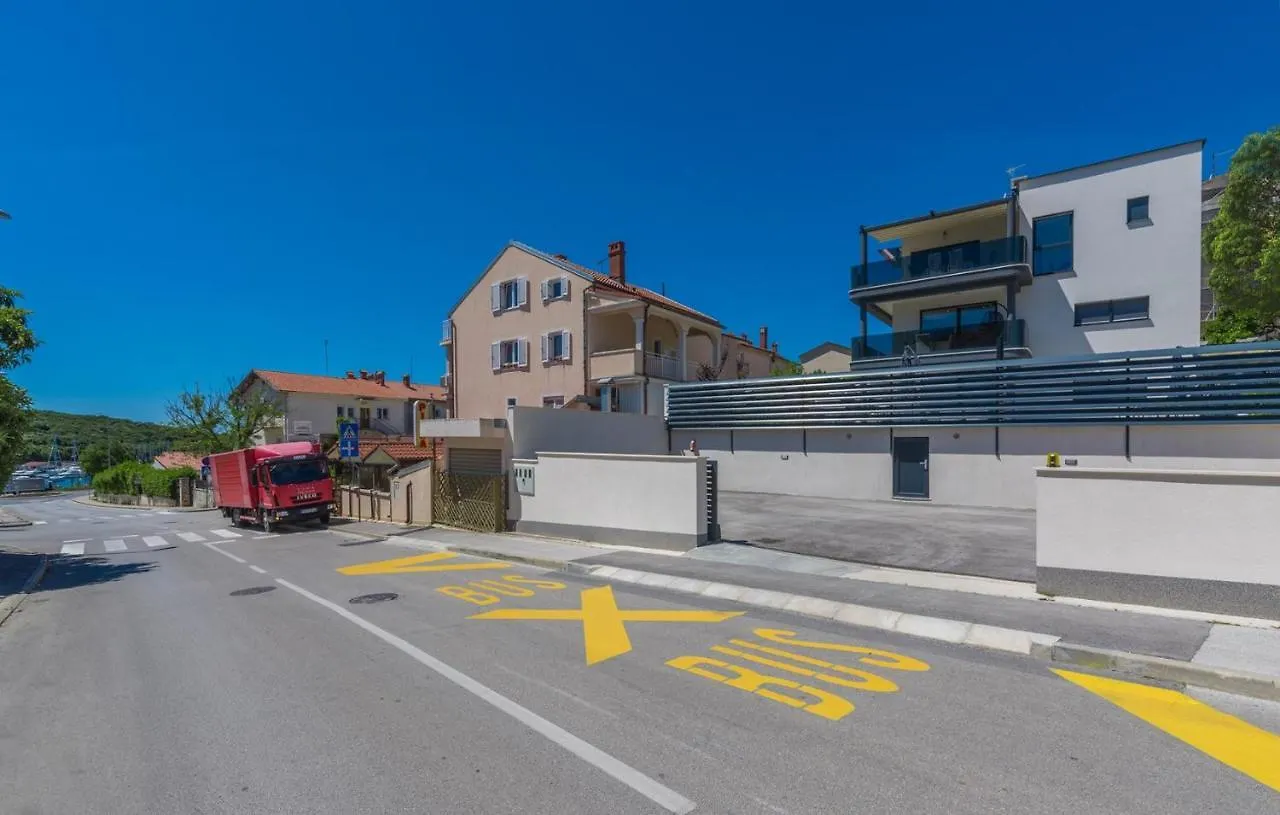 Guest house Modern Apartments With Shared Pool Near The Sea Pula Croatia