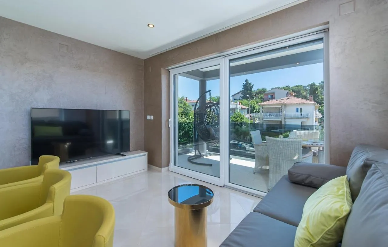 Guest house Modern Apartments With Shared Pool Near The Sea Pula