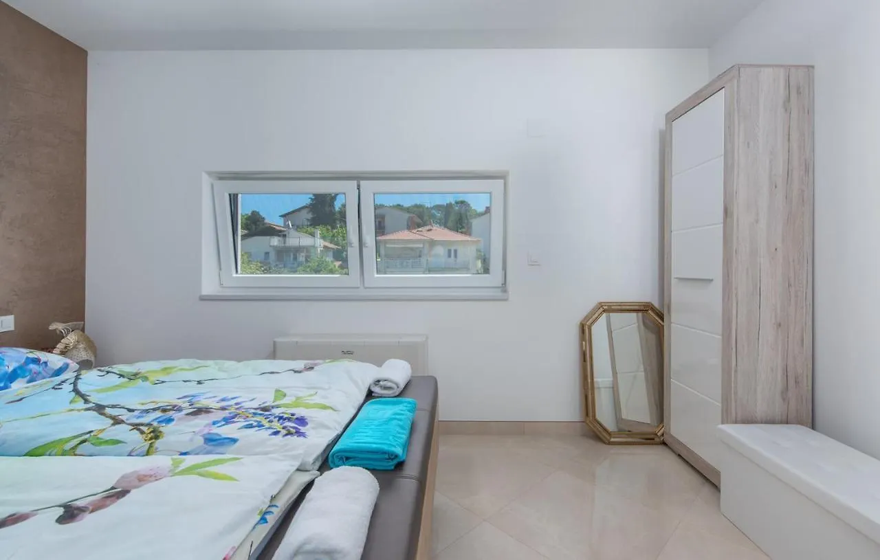 Guest house Modern Apartments With Shared Pool Near The Sea Pula