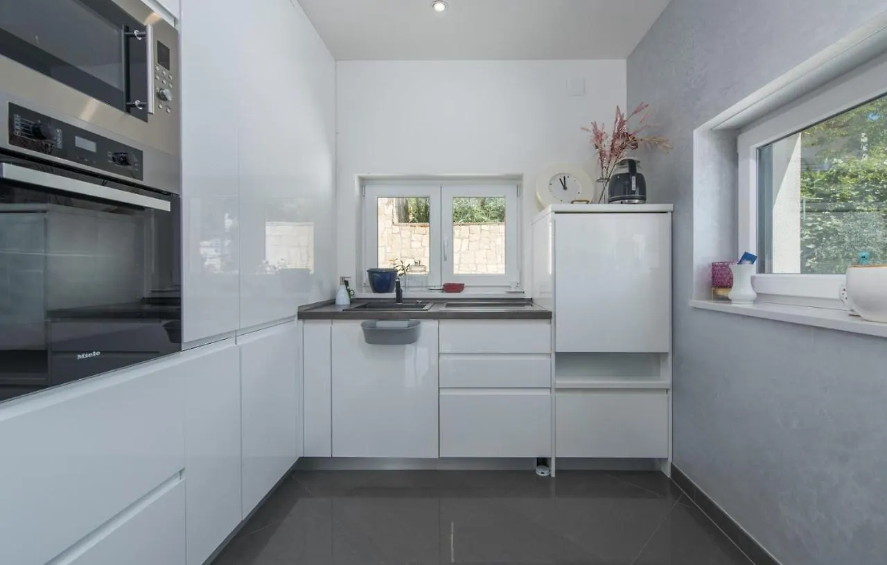 Guest house Modern Apartments With Shared Pool Near The Sea Pula Croatia