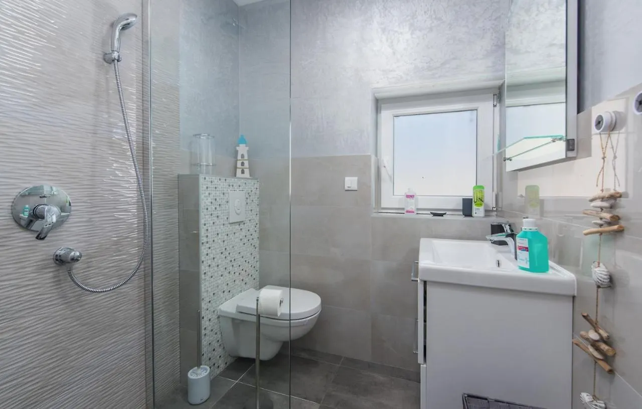 Modern Apartments With Shared Pool Near The Sea Pula