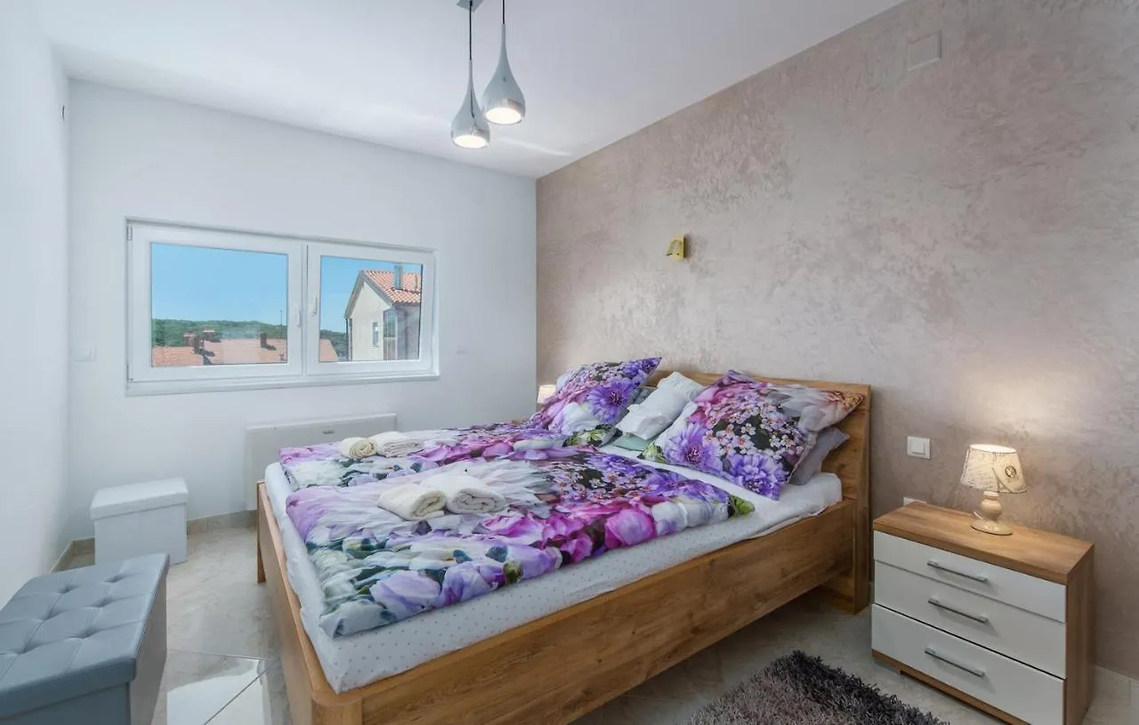Guest house Modern Apartments With Shared Pool Near The Sea Pula Croatia