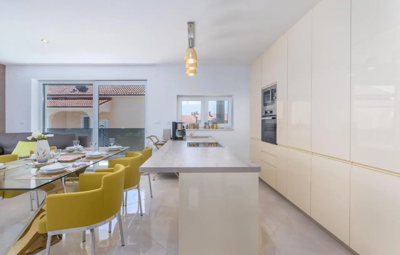 Guest house Modern Apartments With Shared Pool Near The Sea Pula Croatia