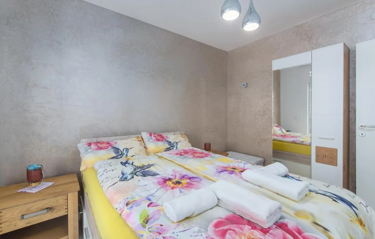 Guest house Modern Apartments With Shared Pool Near The Sea Pula