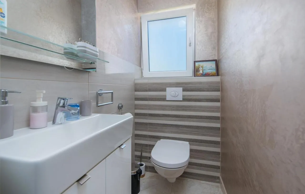Modern Apartments With Shared Pool Near The Sea Pula 0*,