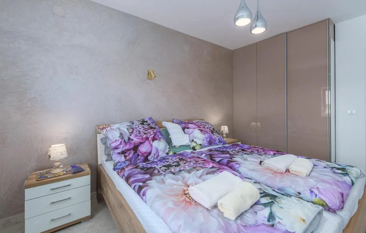 Guest house Modern Apartments With Shared Pool Near The Sea Pula
